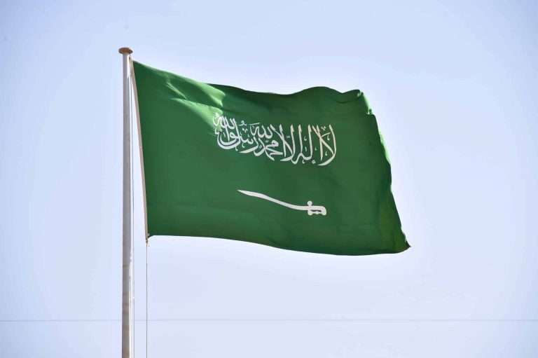 ما هي شروط تمديد الزيارة العائلية في السعودية 1446