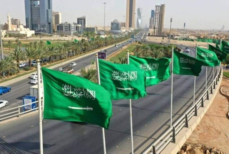 كم مدة الزيارة العائلية في السعودية 1446